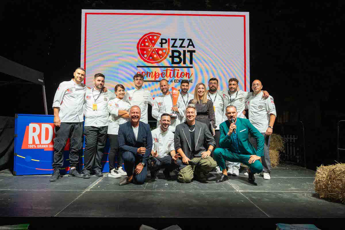 I finalisti della Pizza Bit Competition 2024 con Sabrina Dallagiovanna Daniele Persegani Luca Valle Andrea Mainardi Mattia Casarin - Festa dei Granai