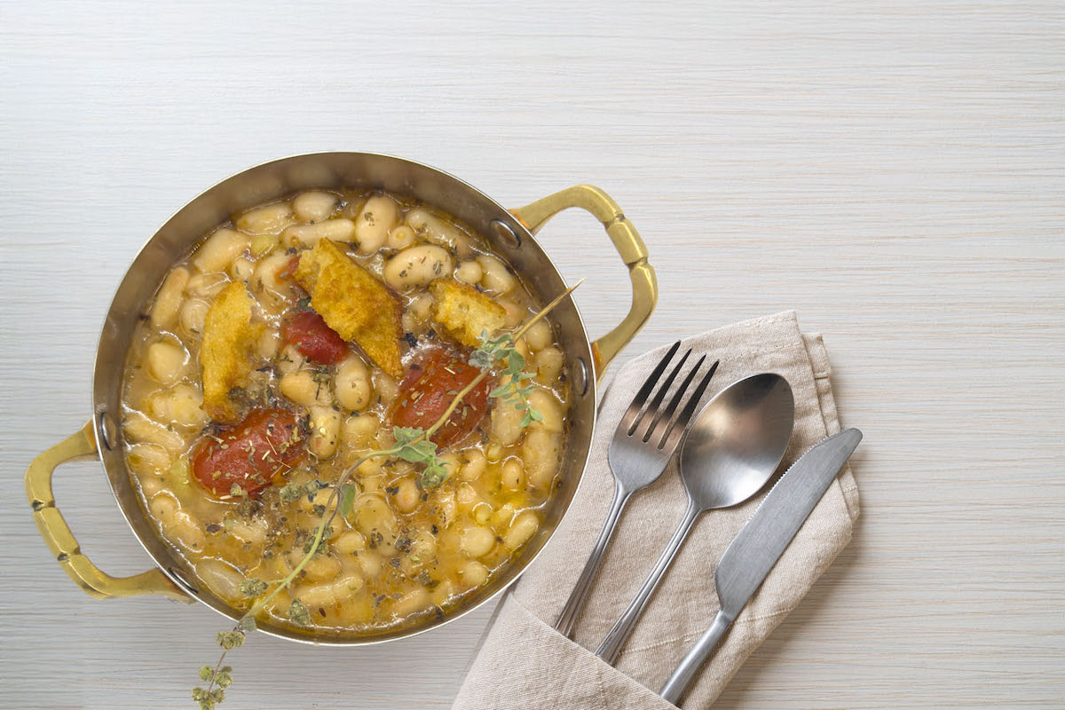 Ricetta tradizionale napoletana Zuppa ’e Fasul' 'a Maruzzara